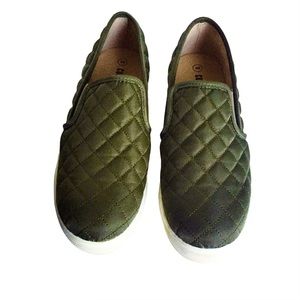 CUSHIONARE Quilted Slipons Sz 8